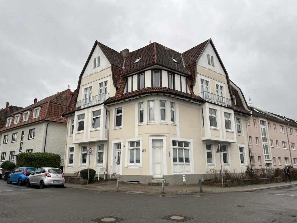 Bielefeld: Dachgeschossausbau &-sanierung, Fenstertausch
