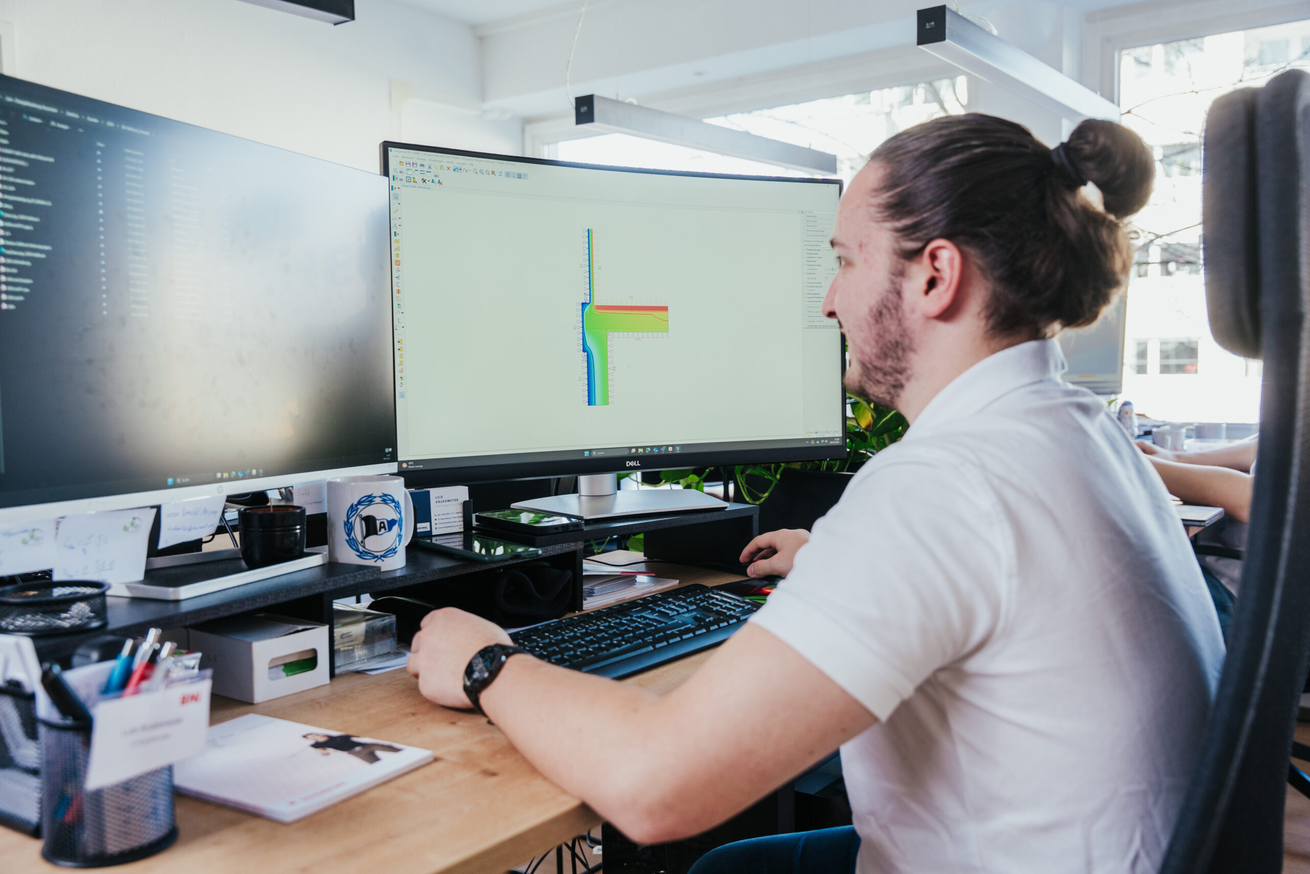 Heuschkel Mitarbeiter am Computer Berechnungen Bauphysik